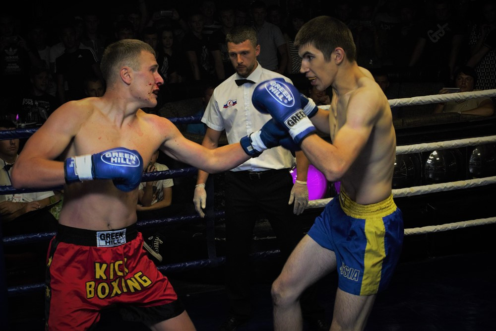 Профессиональные кикбоксеры сразились во Владивостоке