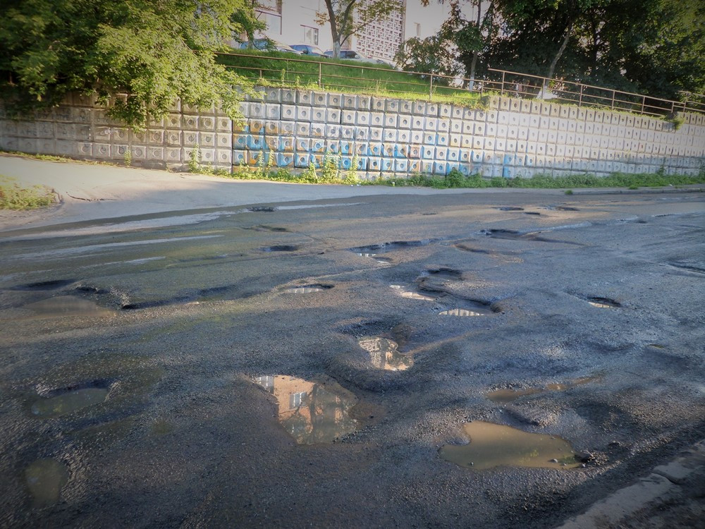 Главный дорожник рассказал, кто убивает дороги в стране