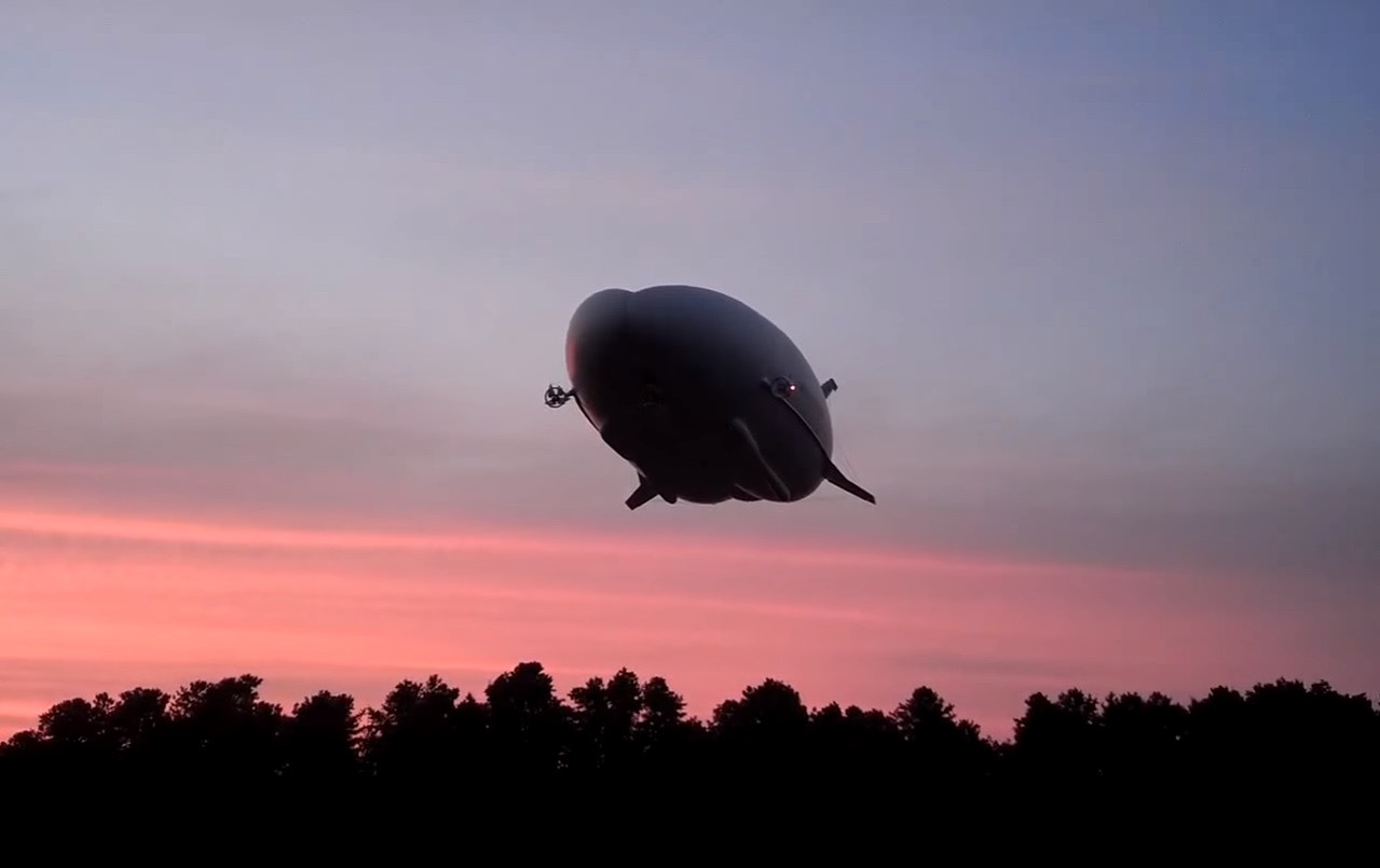 В Англии запустили гигантское воздушное судно