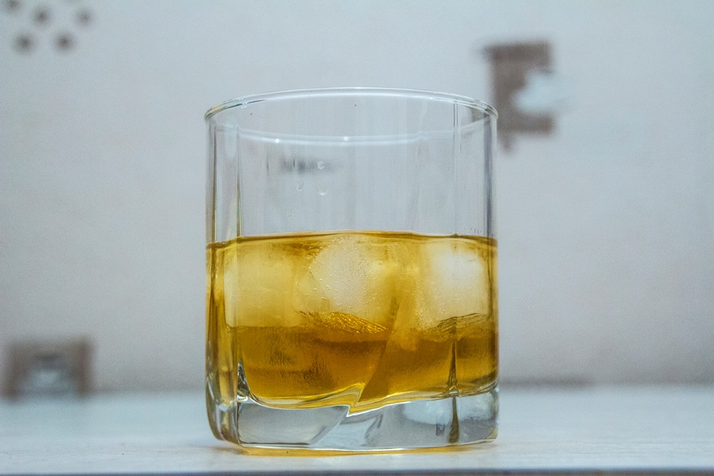 В Биробиджане спаивают детей