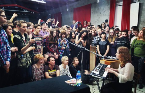 Певица Лиза Монеточка не выступит на V-Rox