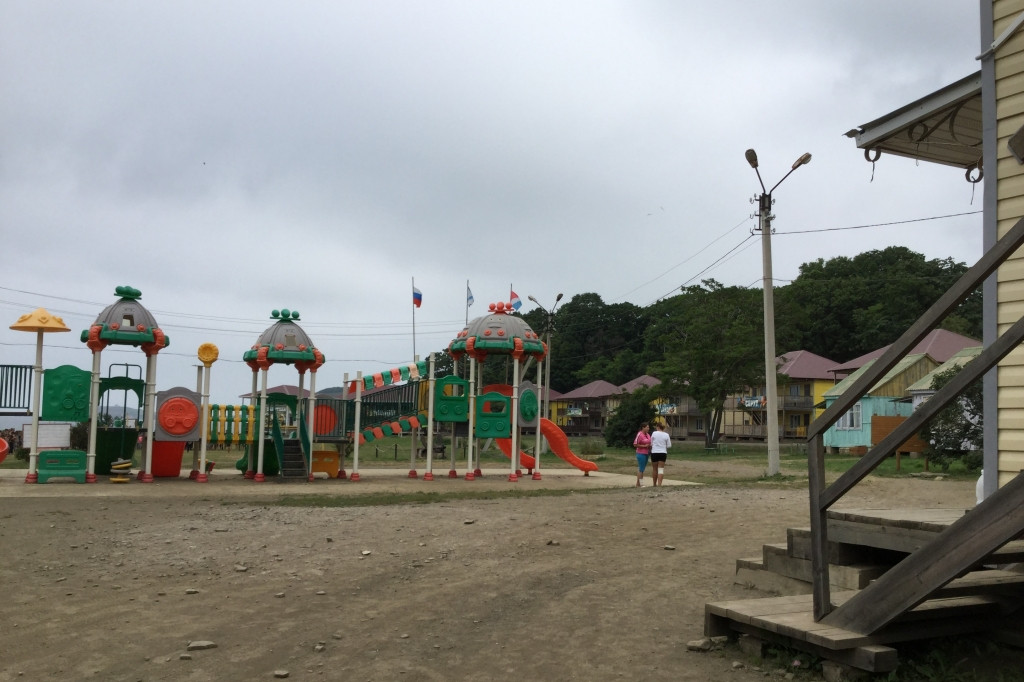 Наводнение угрожает детям