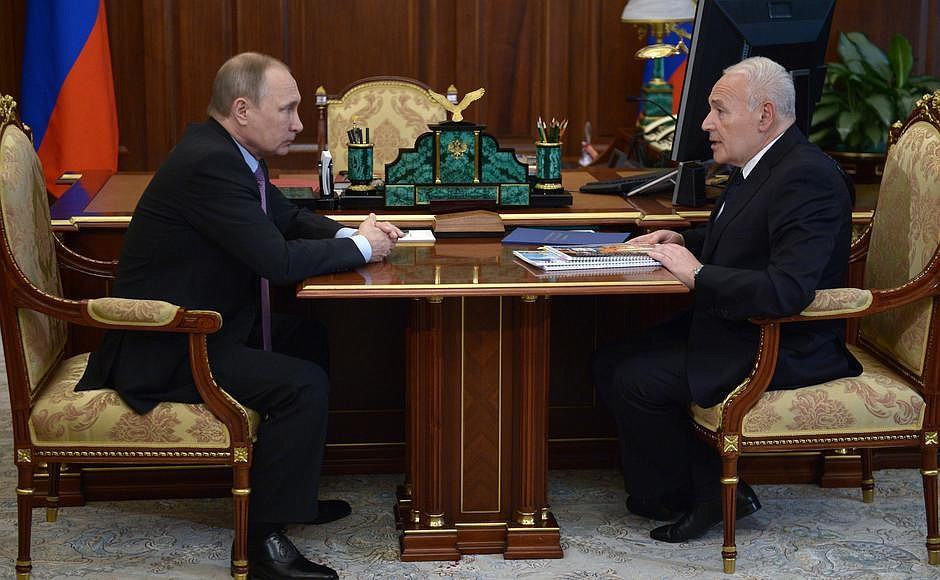 Губернатор Магадана отчитался Путину о золоте