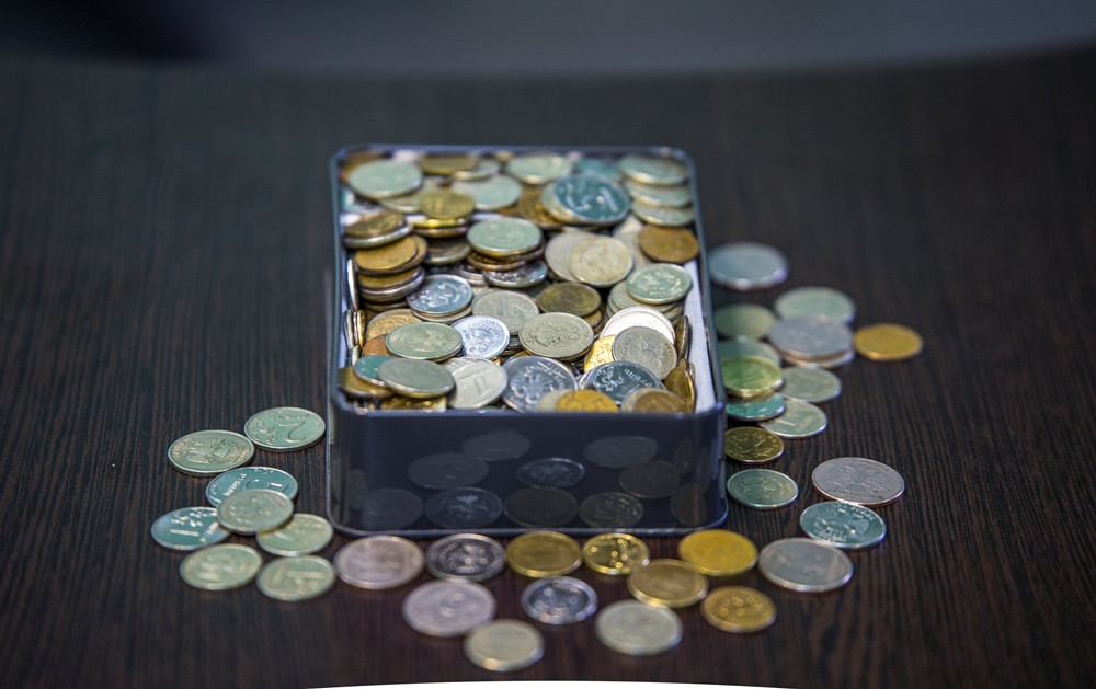 Рубль рад падать с нефтью