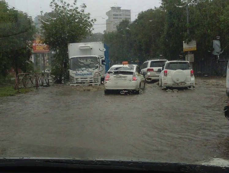 Дождь во Владивостоке: в городе десятки аварий