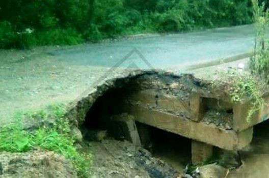 В Надеждинске рухнул мост