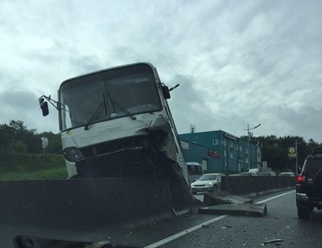 Автобус пошел на взлет на трассе Приморья