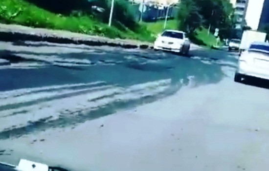 Дорога во Владивостоке пожирает бамперы и колеса