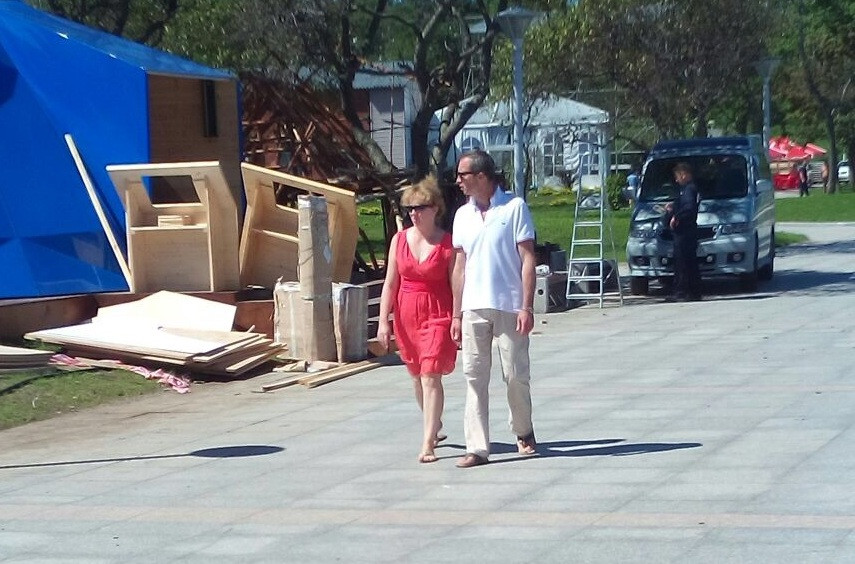 Двойник Сергея Иванца замечен на набережной ДВФУ