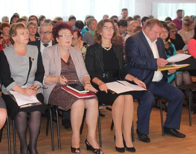 Сахалинские власти ведут открытый диалог с педагогами