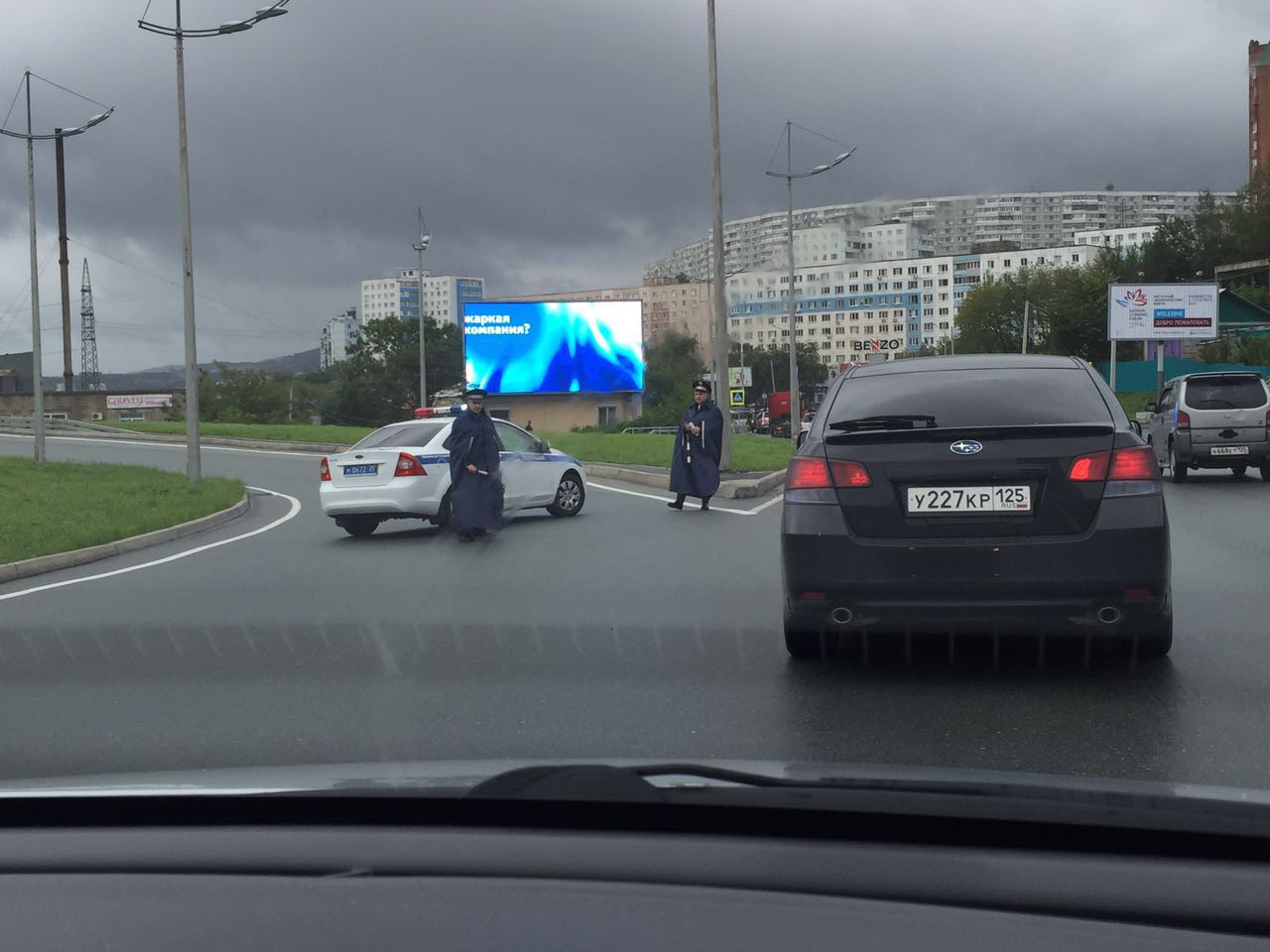 В районе Чуркина во Владивостоке перекрыли движение