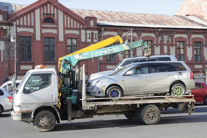 Автовладельцев предложили избавить от платы за эвакуаторы
