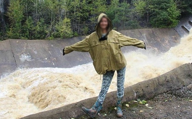 Селфи на фоне последствий тайфуна нервируют власти