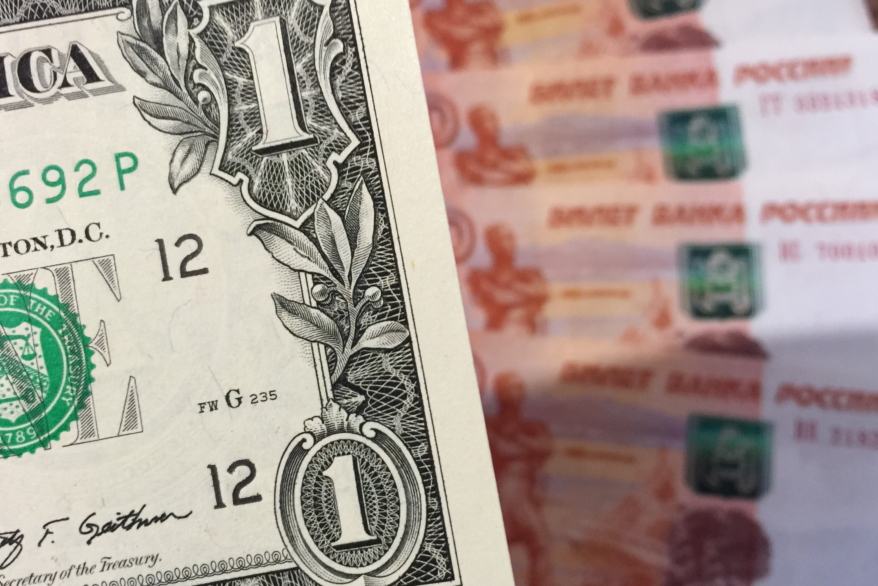 Для рубля начинается черная полоса