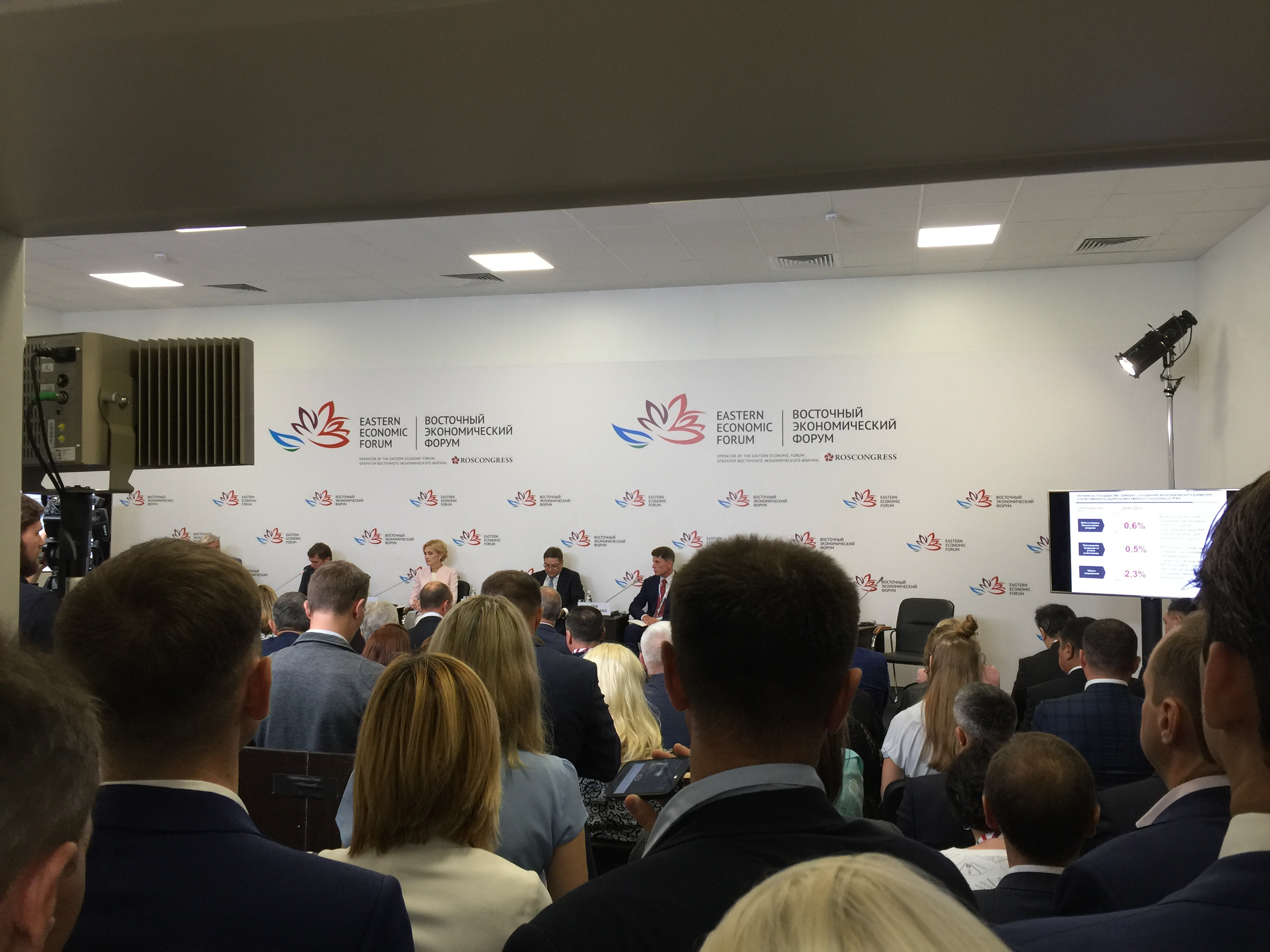 Рыбаков на ВЭФ «закатали» как сельдь в бочку