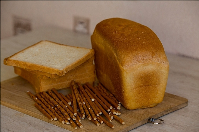 Пограничники пекут хлеб пострадавшим