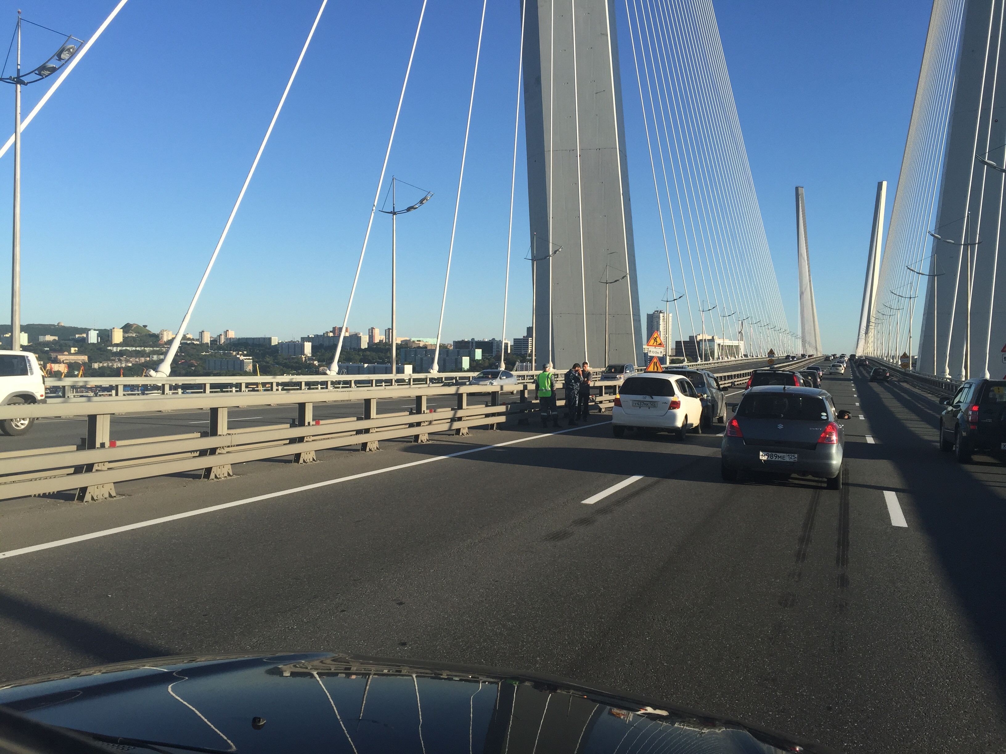 Во Владивостоке ремонтируют Золотой мост 