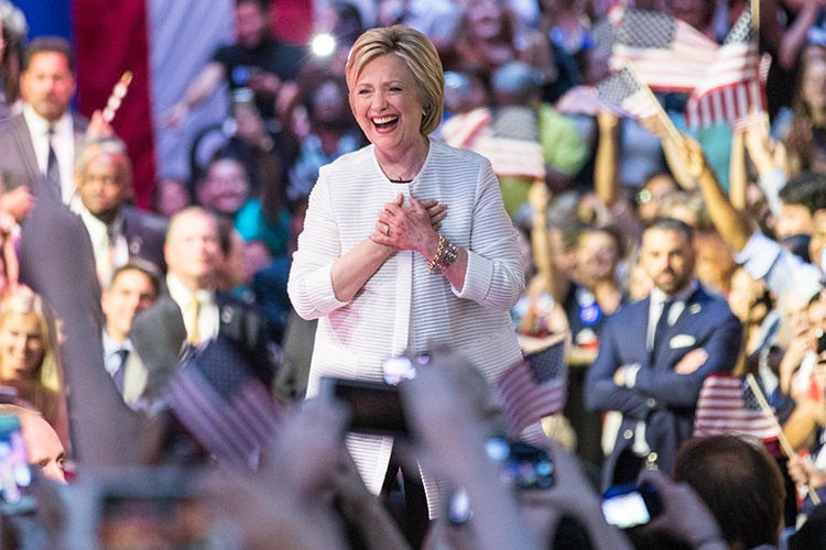 Хиллари Клинтон переживает из-за путинской угрозы