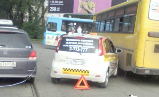 Авария блокировала движение по Народному проспекту