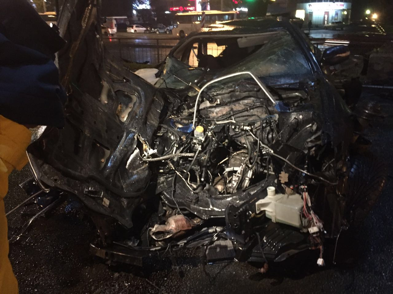 Серьезная авария превратила машину в груду железа