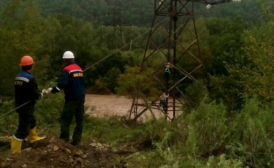 Энергетики восстанавливают поврежденные в результате паводка ЛЭП