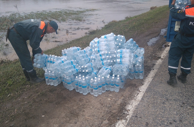 Детей затопленного Приморья обеспечат питьевой водой