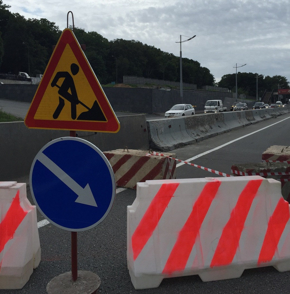 Во Владивостоке продолжается ремонт дорог 