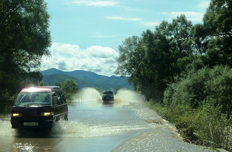Более 20 мостов повреждено в Лазовском районе