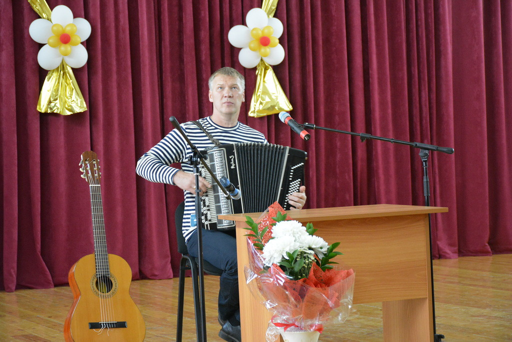 Анатолий Журавлев приехал с кинотуром в Хорольский район