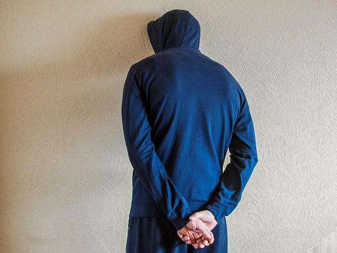 В Благовещенске мужчина украл брюки 