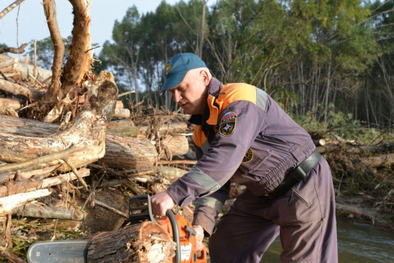 Спасатель с Камчатки спас жизнь мужчине в Приморье