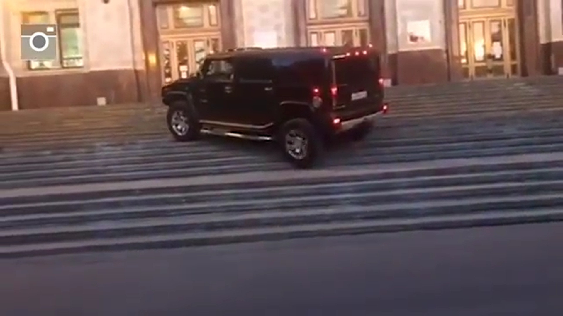 Продолжение гонок по Москве на Гелендвагенах: теперь  Хаммер (видео)