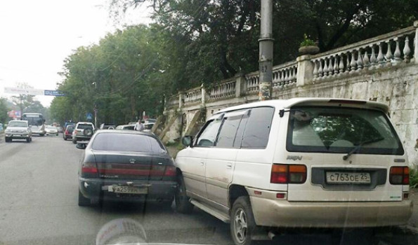 Пробка заблокировала микрорайон во Владивостоке