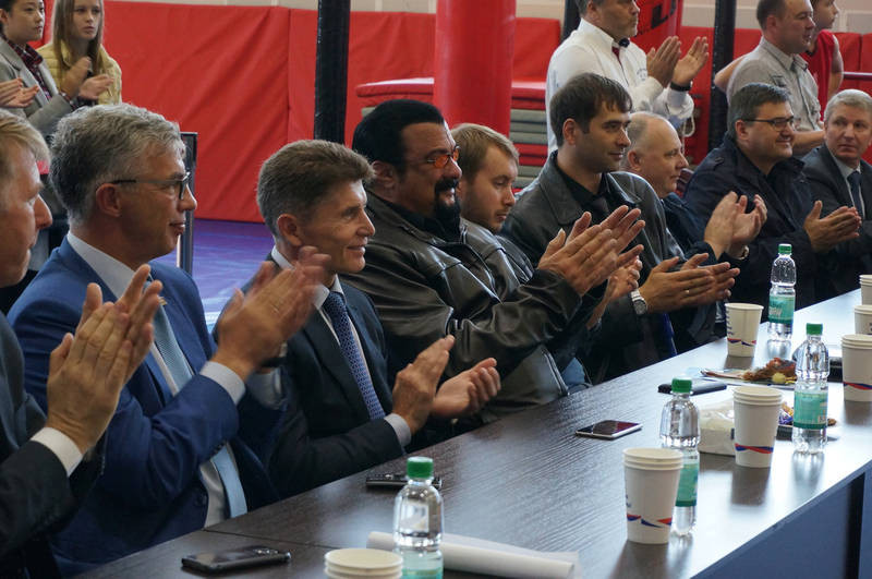 Стивен Сигал будет развивать спорт на Сахалине