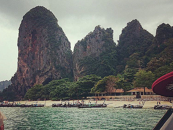 Двое россиян на Пхукете задержаны за подделку банковских карт