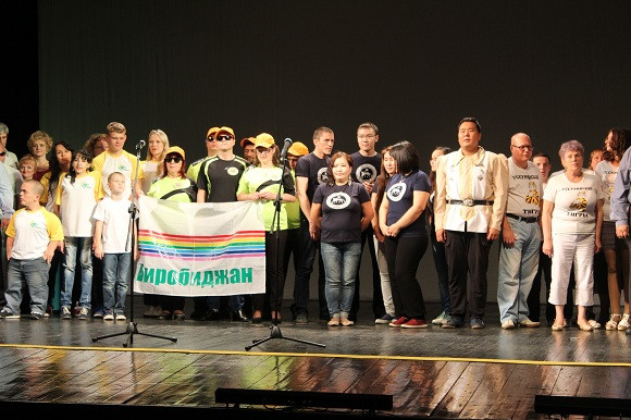 Шутили, о чем не принято шутить: во Владивостоке пришел финал интегрированного КВН