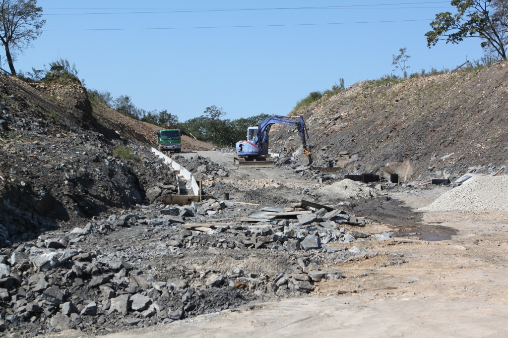 В Приморье асфальтируют съезды трассы Седанка-Патрокл