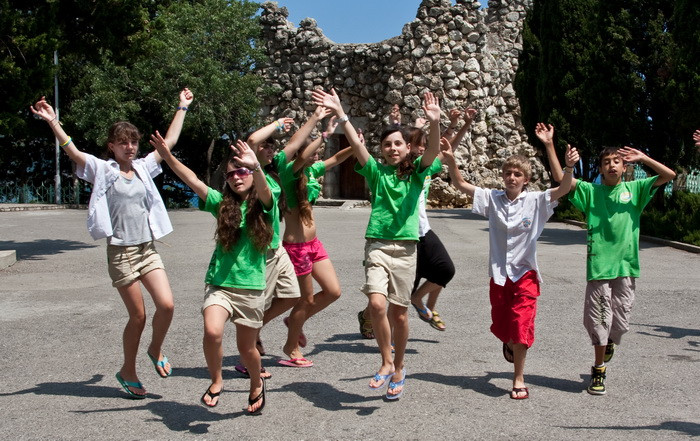 В "Артеке"  отдохнули  сахалинские дети 