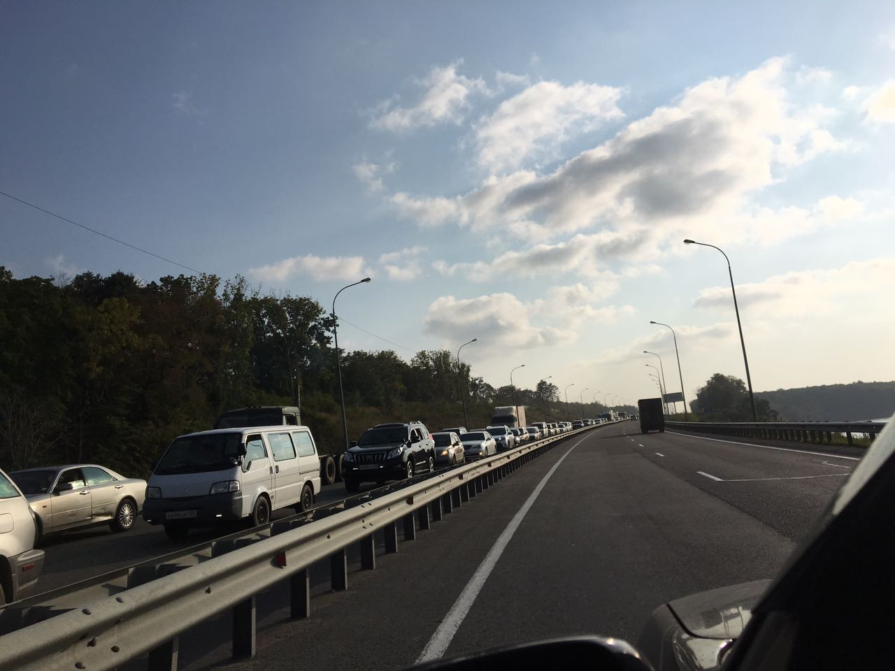 ДТП в пригороде собрало километровую пробку