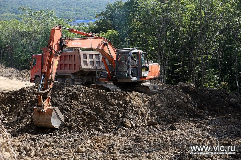 К участкам многодетных семей Владивостока отсыпают дороги