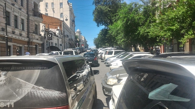 Нелегальных парковок во Владивостоке все больше вопреки полиции