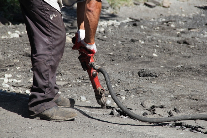 Ямы на трассах заставляют приморцев рисковать жизнью (ВИДЕО)