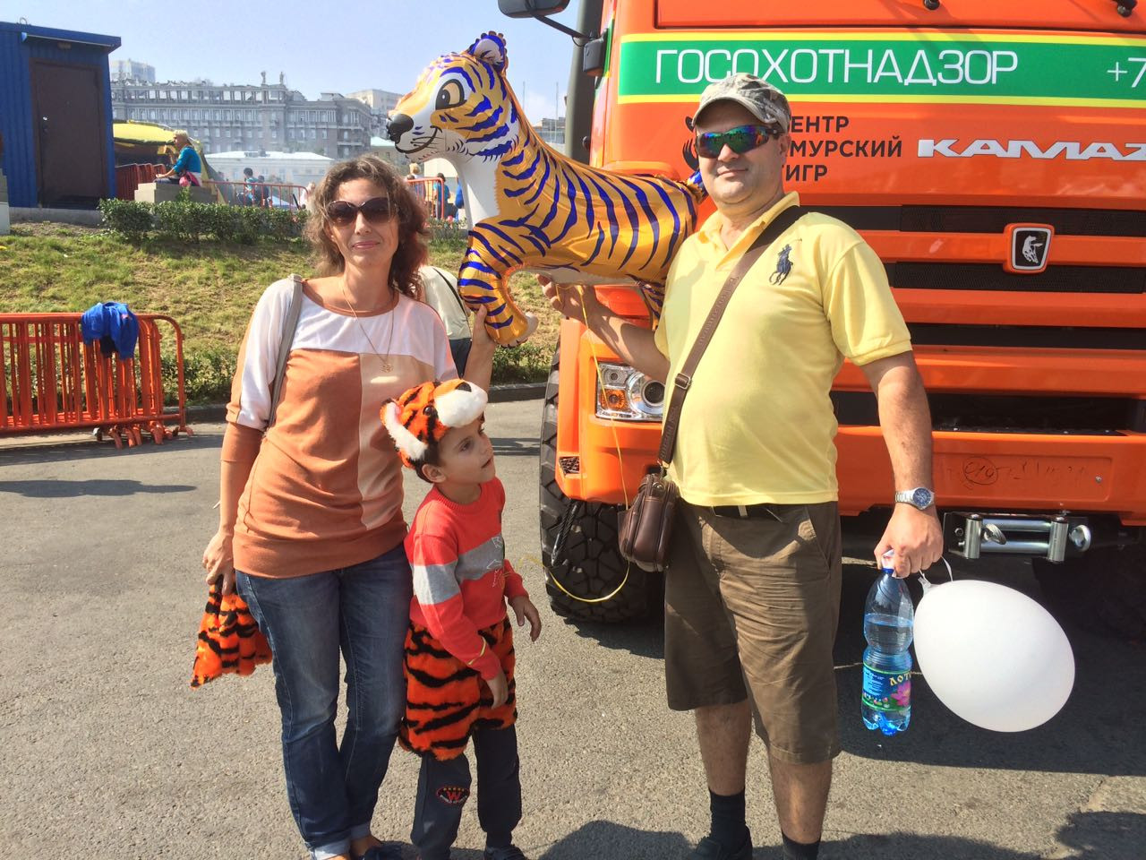 Праздничное шествие во Владивостоке собрало все Приморье