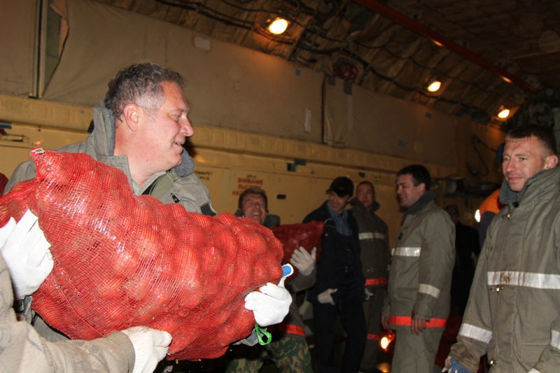 Третья партия гумпомощи улетела с Камчатки в Приморье