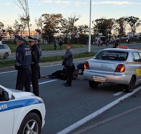 Девушку сбили на острове Русский