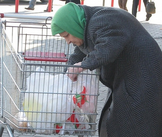 Пожилая женщина во Владивостоке разбилась, выходя из магазина (ФОТО)