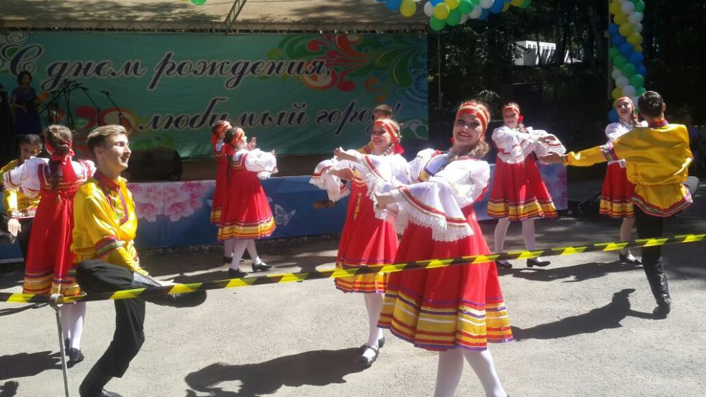 Студенты колледжа культуры поздравили  жителей Партизанска с Днем города