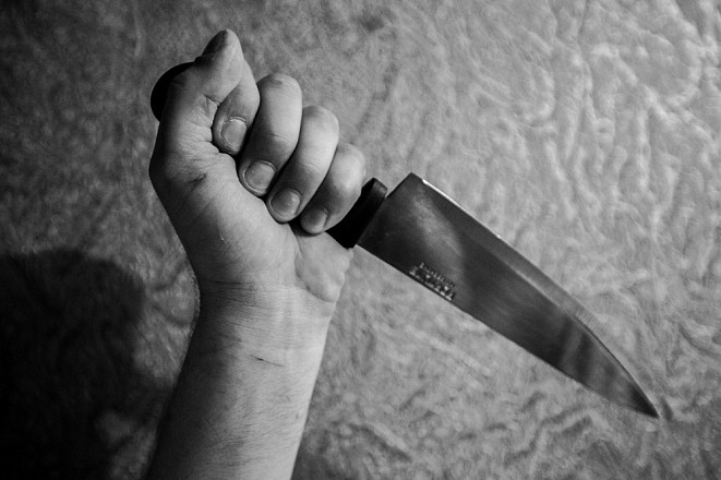 На замечание соседа пьяница ответил двумя ударами ножа