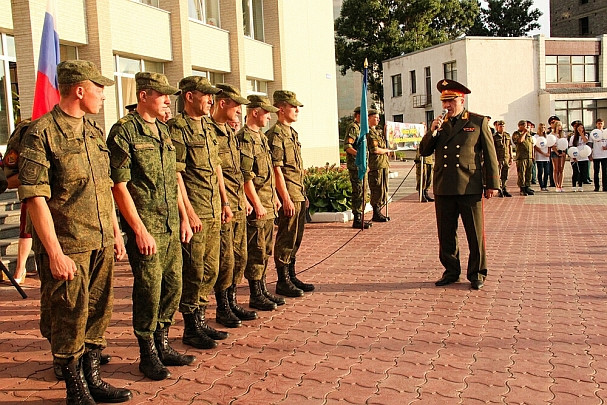 Стартует осенний призыв: уклонистов меньше, здоровяков больше