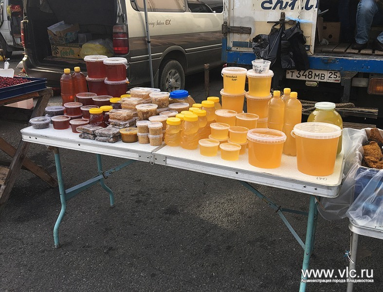 Фермерские виноград, мёд и молоко – популярнейшие товары на ярмарке Владивостока